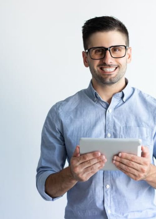 Como-trocar-de-contador-ou-escritorio-contabil-foto-de-contador-especializado-sorrindo.jpg